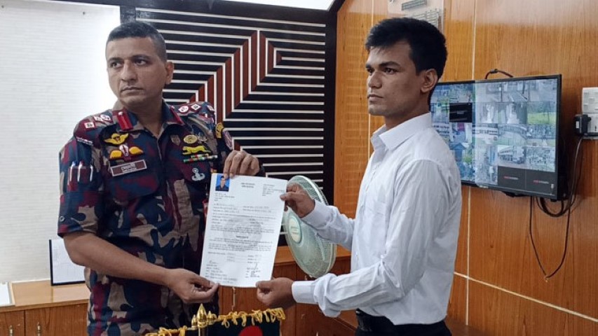 বিজিবিতে চাকরি পেলেন সেই ফেলানীর ছোট ভাই